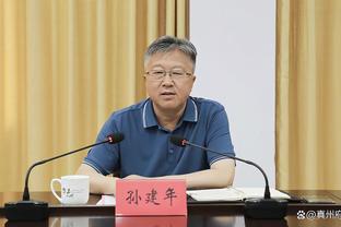 快船官方晒训练照：哈登与威少嬉闹 已缺战3场的小卡没有出镜